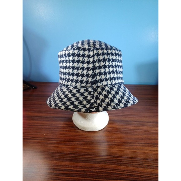 Hollister Accessories - HOLLISTER Women’s Black/White Plaid/Checkered BUCKET HAT ONE SIZE